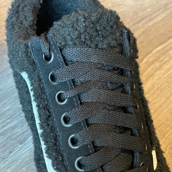 Vans Old Skool Synthetic Faux Fur Sneaker Sherpa Shearling Womens 8 UK5.5 EU38.5 - Picture 2 of 10